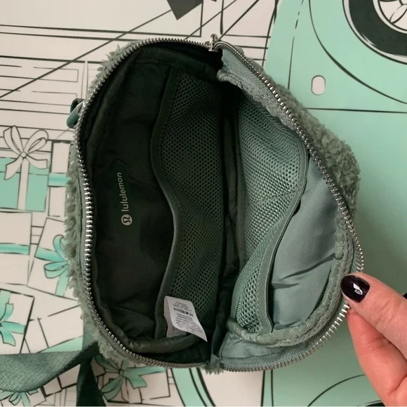 Lululemon Sage Green Sherpa Everywhere Belt Bag - Picture 6 of 7
